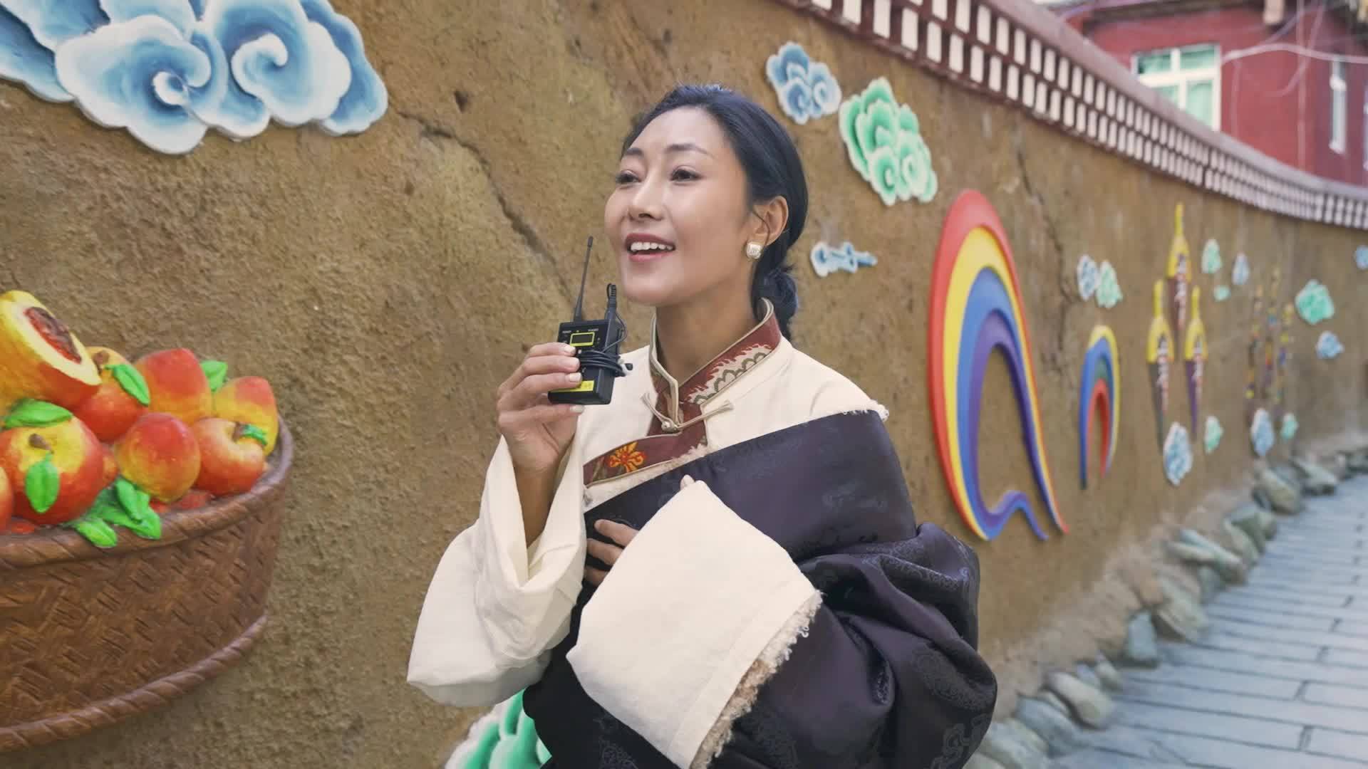 #康巴卫视格桑啦 10月30日晚7点30分，我们在巴塘的星空下，和德格达拥一起唱响《格桑啦》~